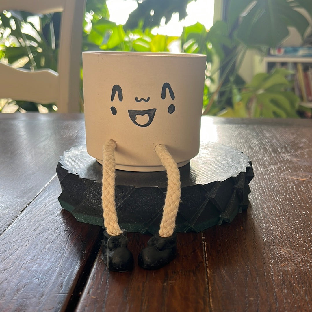 CHARATER FACE POT WITH HANGING LEGS